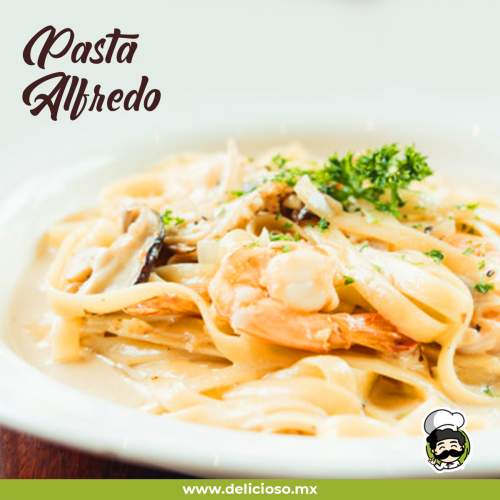 Pasta Alfredo con Pollo: Salsa Blanca Cremosa