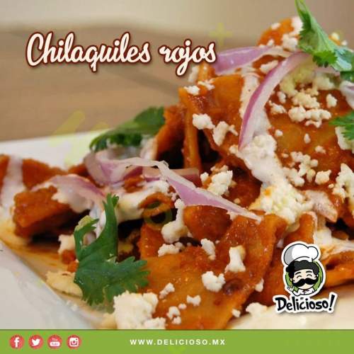 Chilaquiles Rojos Crujientes con Pollo y Crema